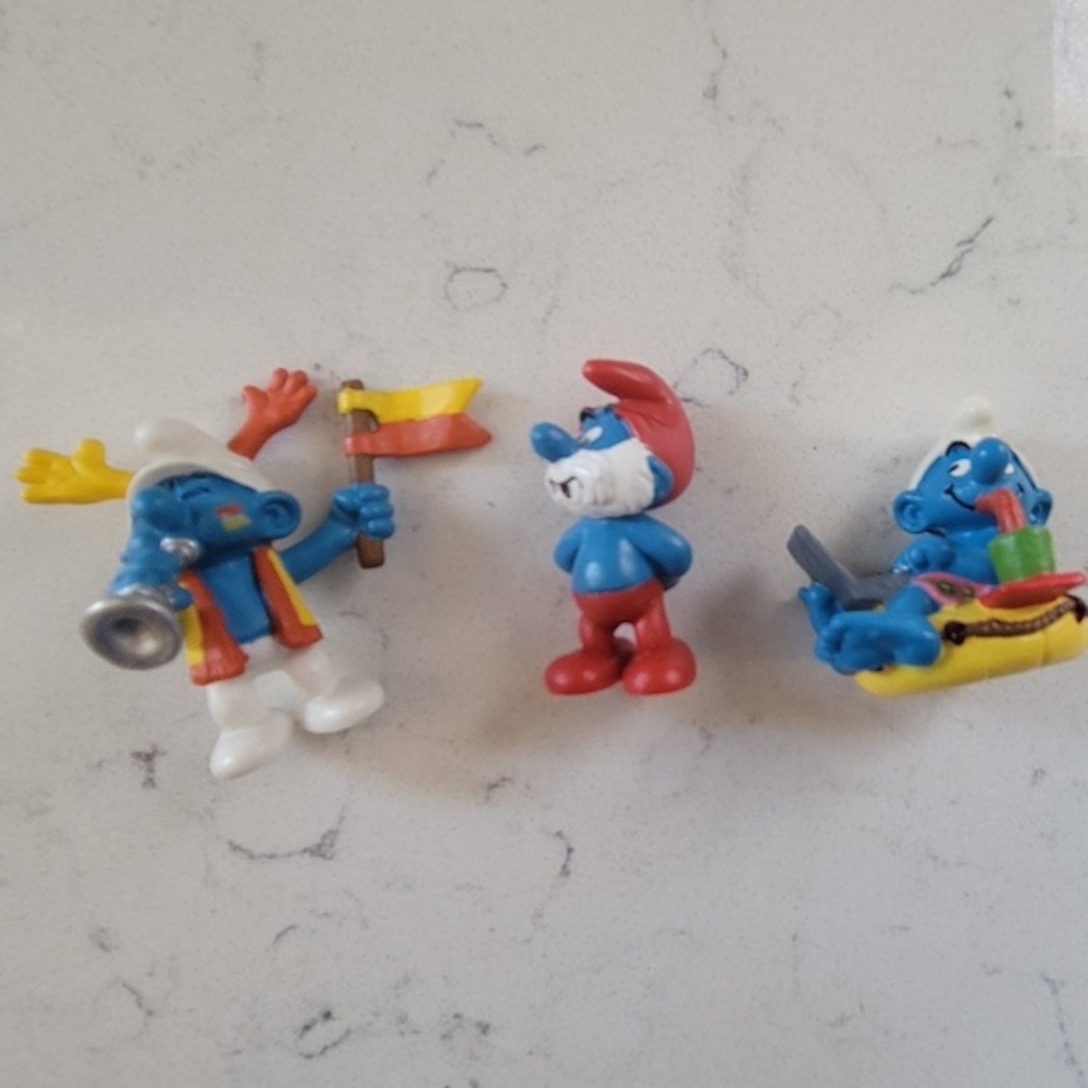Set of Three (3) Vintage Smurf Figurines - Picture 2 of 11